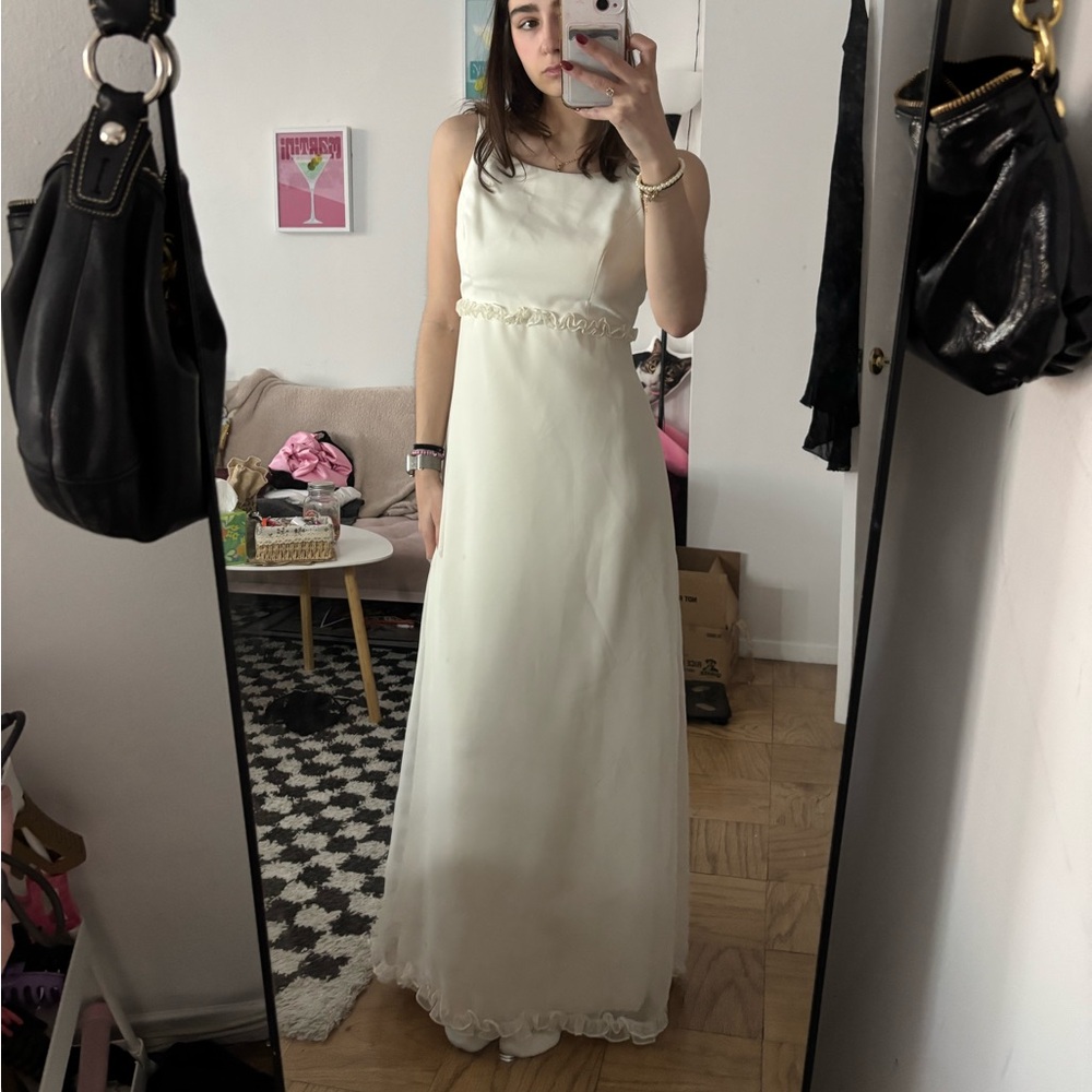 Vera Wang Cream Spaghetti Strap Wedding Dress - Picture 3 of 9